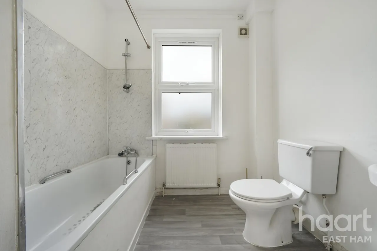 Redclyffe Road, London, E6, photo 13