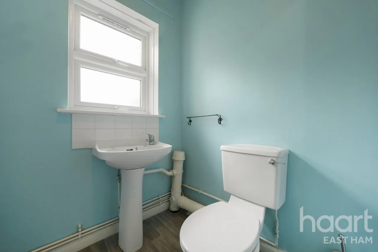 Redclyffe Road, London, E6, photo 16