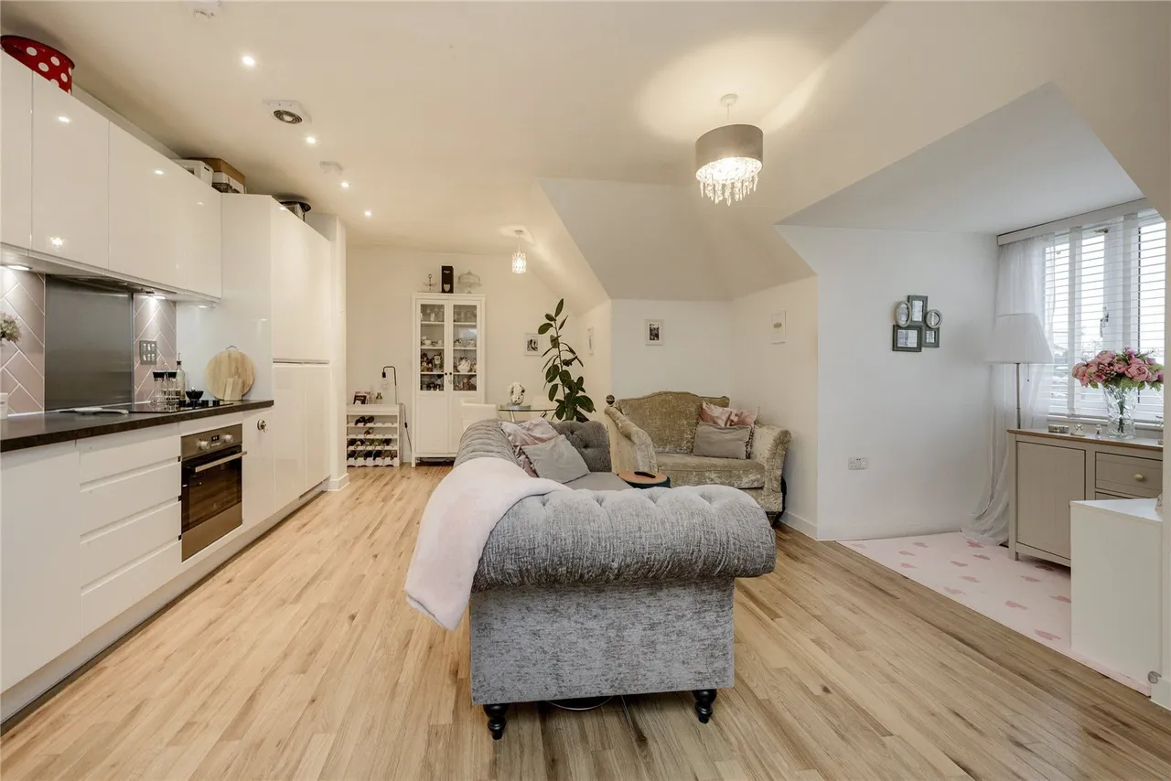 Chaffinch Lodge, 1 St. Johns Road, Romford, RM5, photo 6
