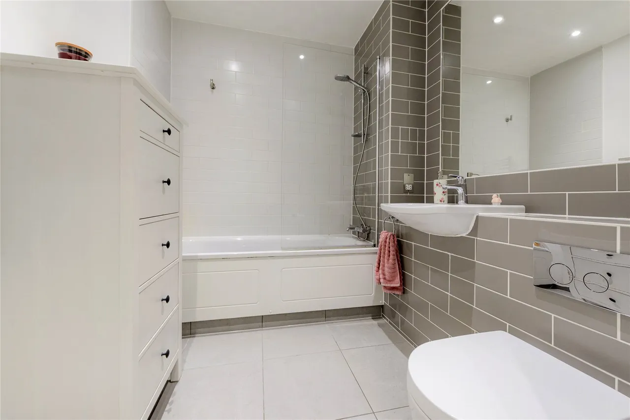 Chaffinch Lodge, 1 St. Johns Road, Romford, RM5, photo 14