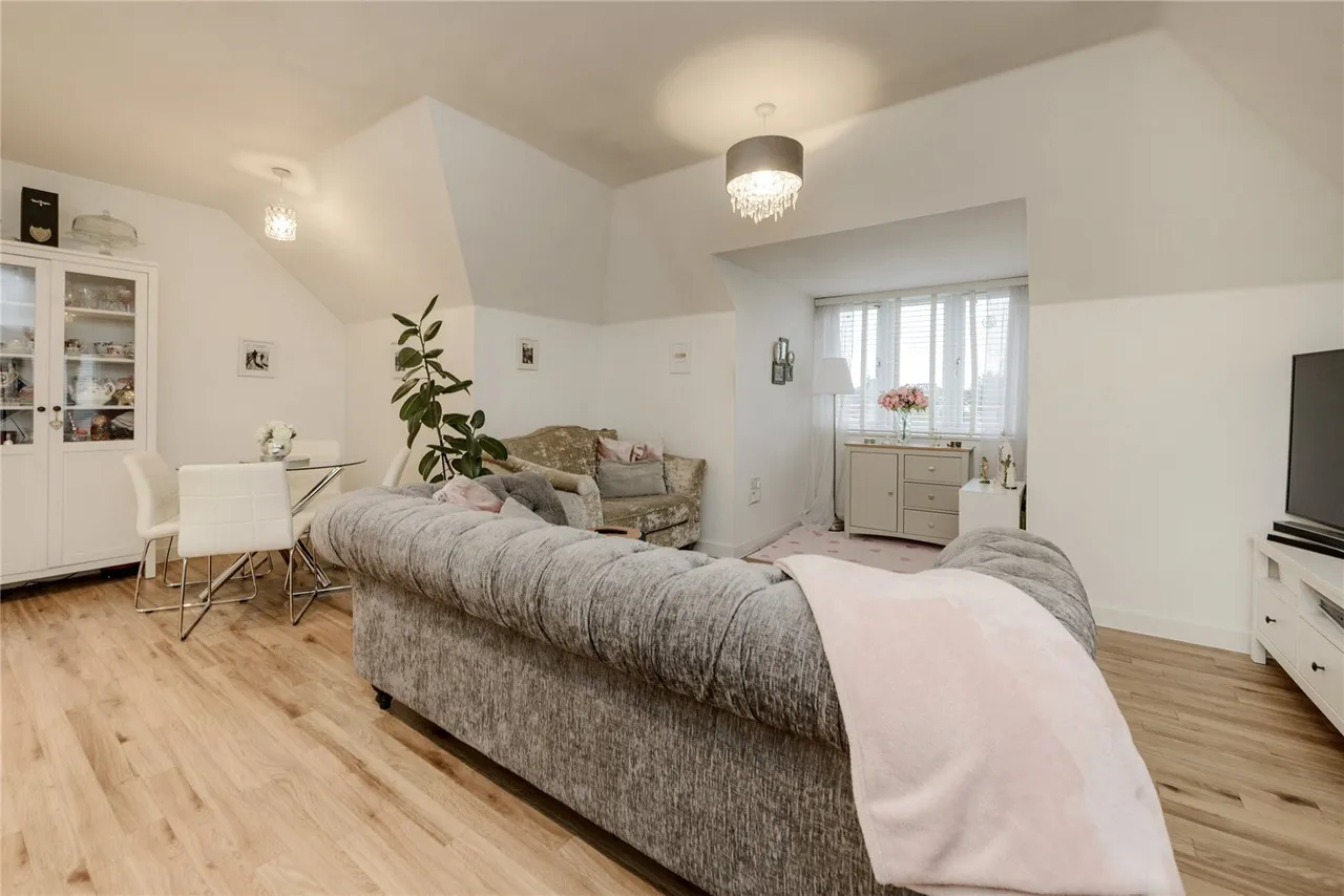 Chaffinch Lodge, 1 St. Johns Road, Romford, RM5, photo 5