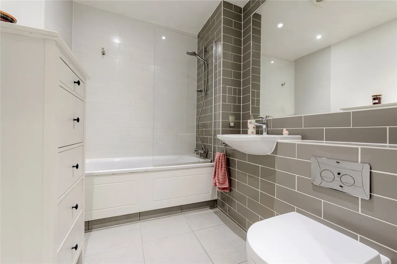 Chaffinch Lodge, 1 St. Johns Road, Romford, RM5, photo 8