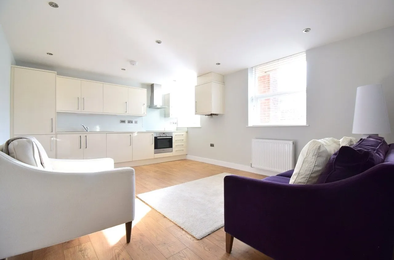 1 bed flat to rent — Clarendon House, 9-11 Church Street, Basingstoke, RG21