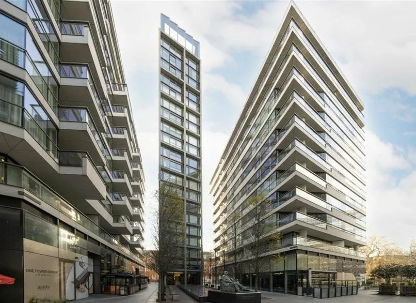 2 bed property to rent, Crown Square, London, SE1