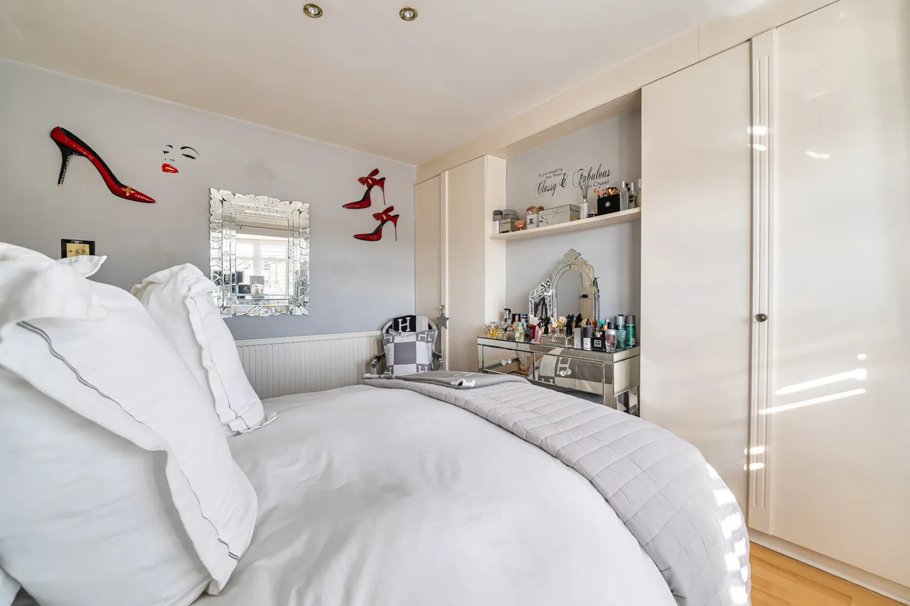 Eastcote Lane, Harrow, HA2, photo 23