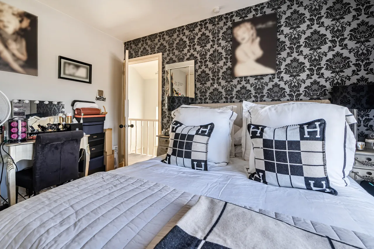 Eastcote Lane, Harrow, HA2, photo 24