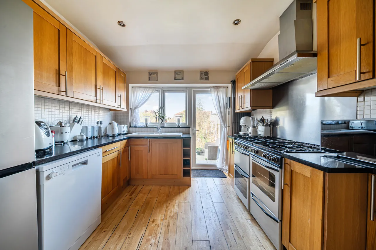 Eastcote Lane, Harrow, HA2, photo 4