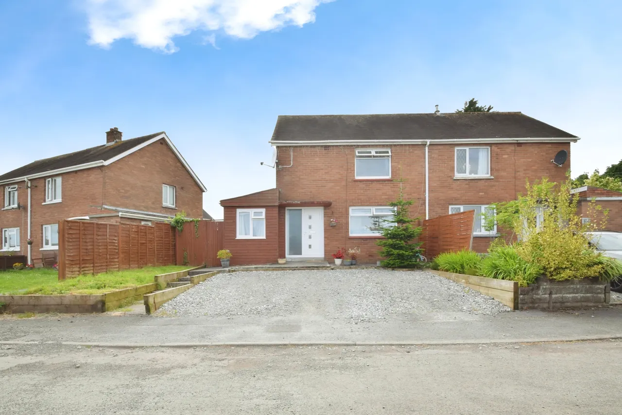 3 bed house for sale — Bryngwyn Bach, Dafen, Llanelli