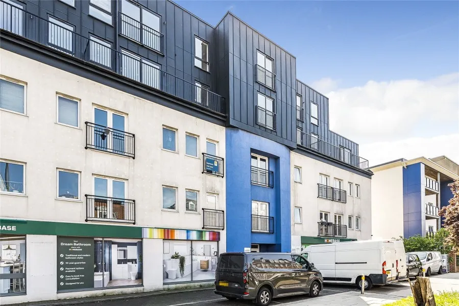 New Zealand Avenue, Walton-on-Thames, KT12, photo 5