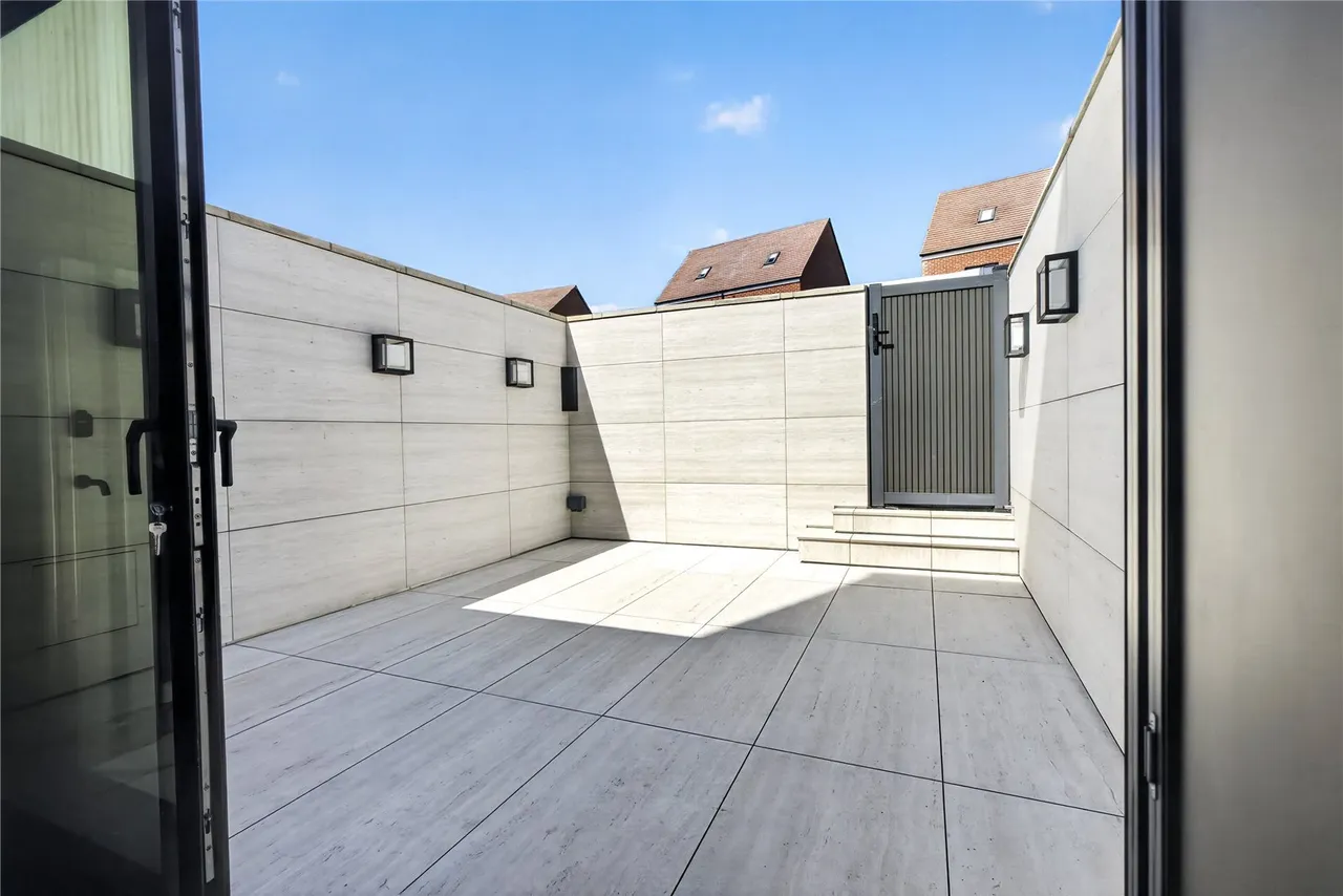 Clapperknapper, Ebbsfleet Valley, DA10, photo 12