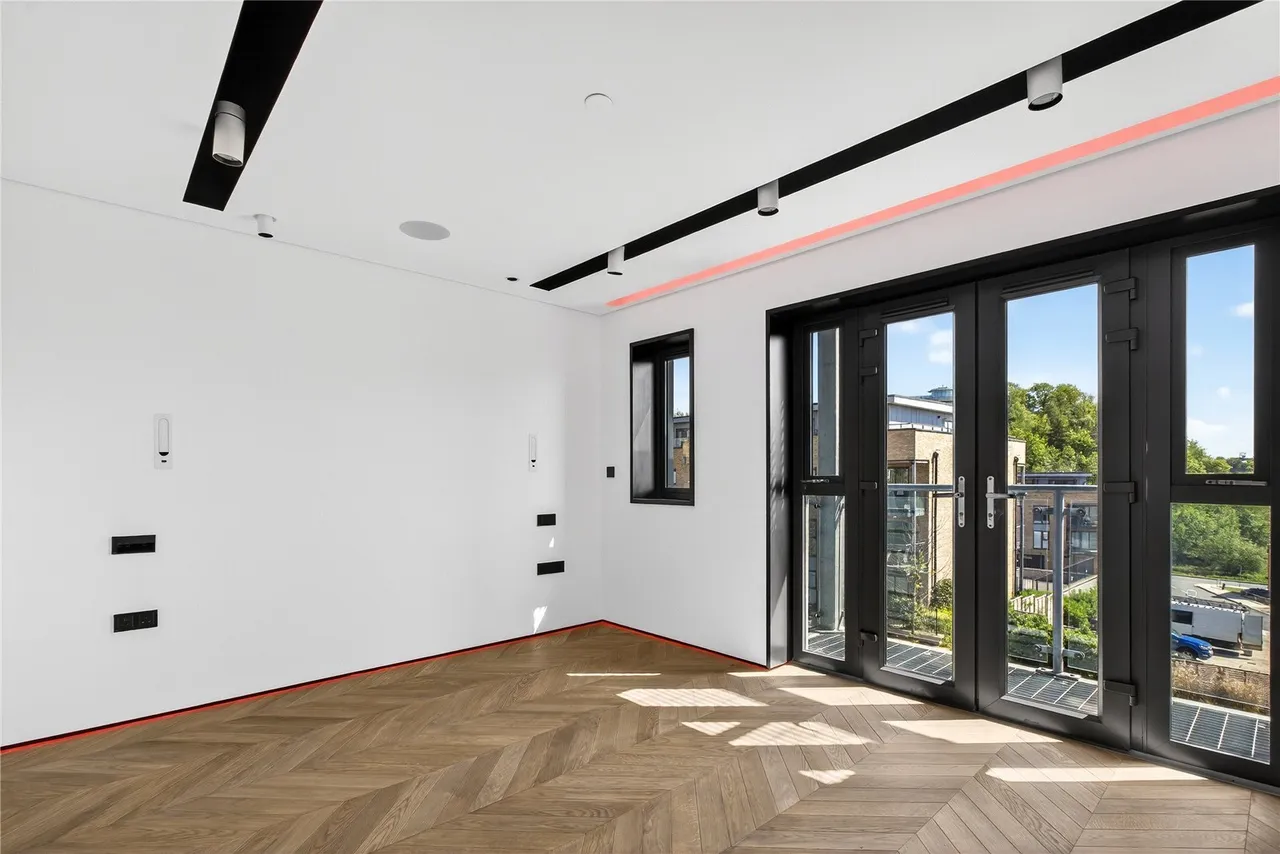 Clapperknapper, Ebbsfleet Valley, DA10, photo 46