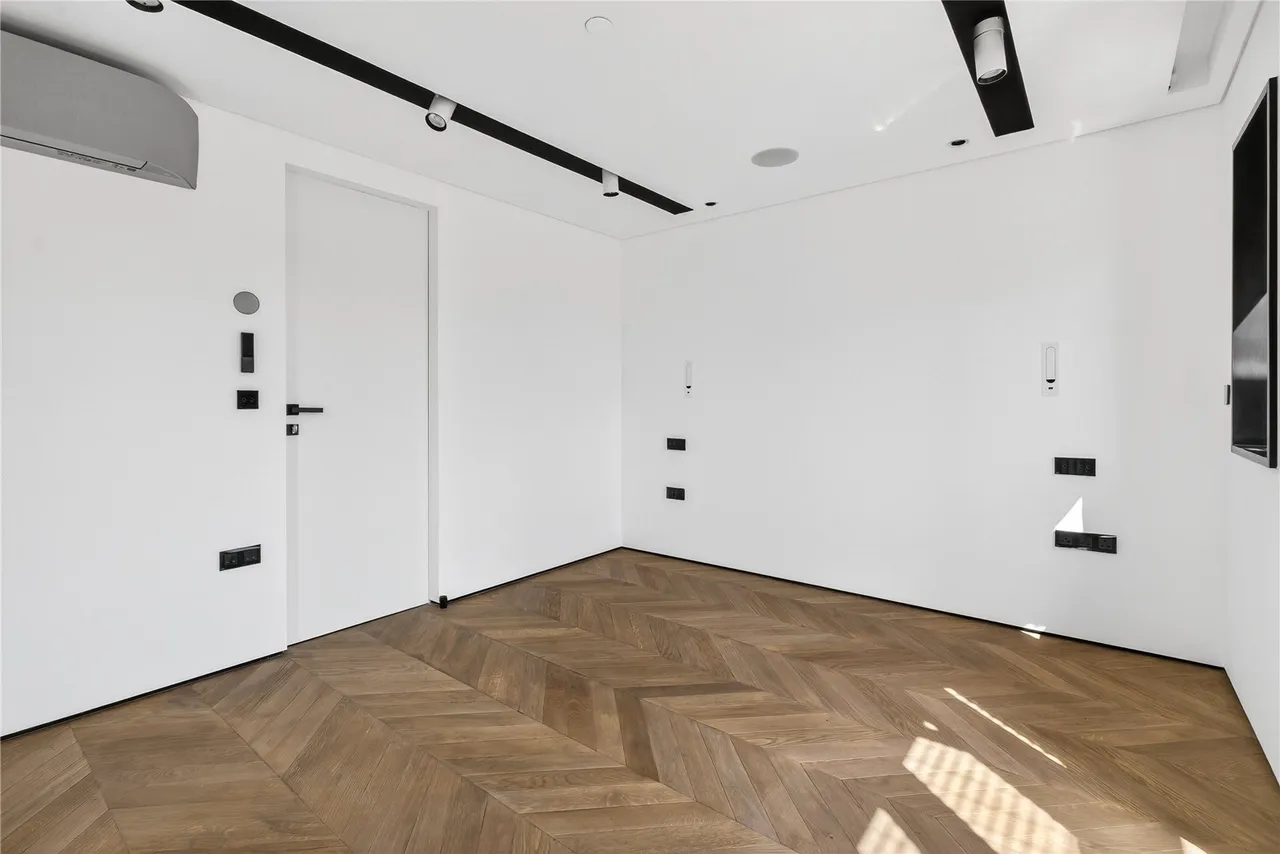 Clapperknapper, Ebbsfleet Valley, DA10, photo 15