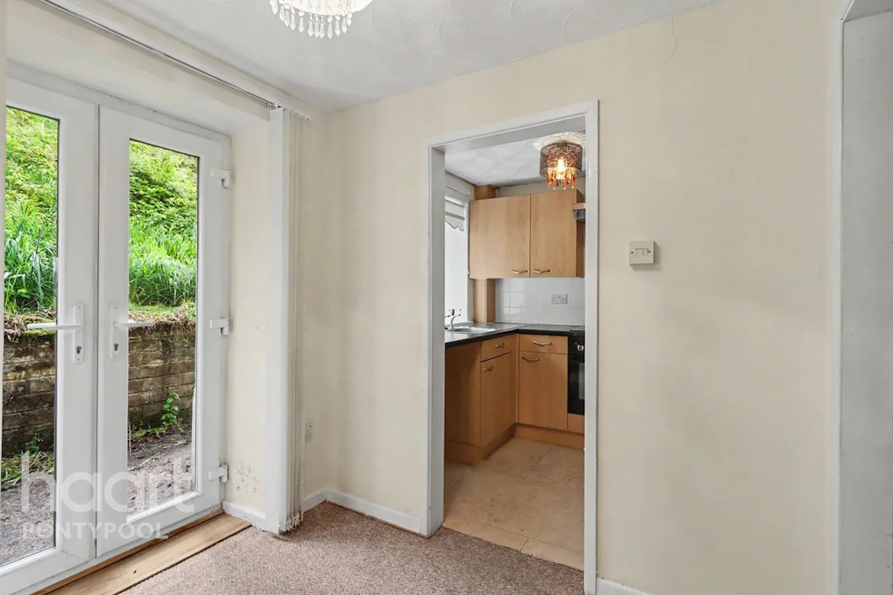 Varteg Road, Pontypool, NP4, photo 8