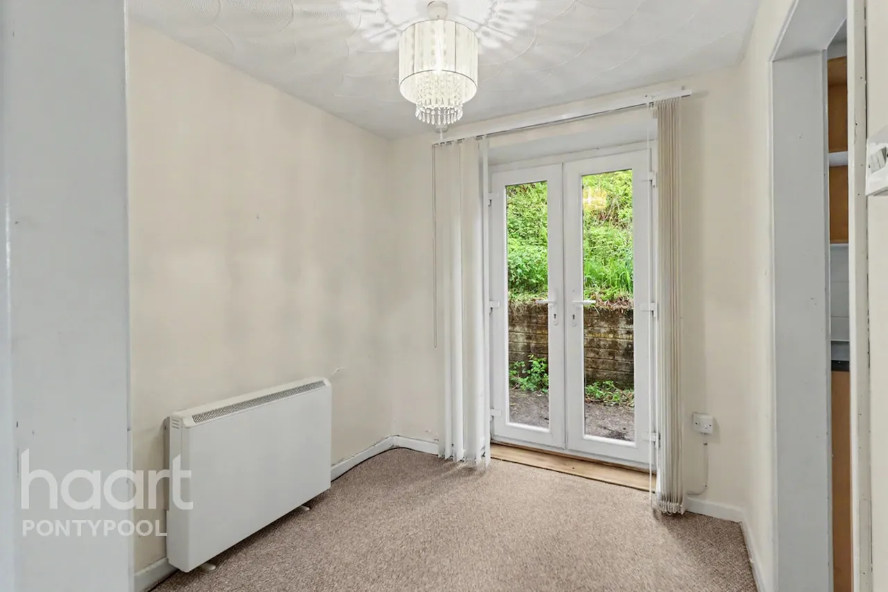 Varteg Road, Pontypool, NP4, photo 6