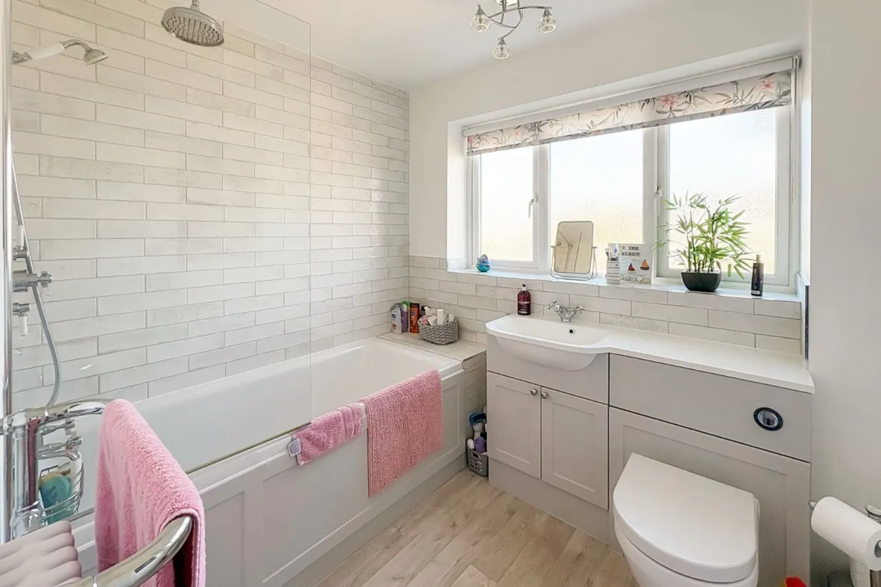 East Preston, Littlehampton, BN16, photo 12