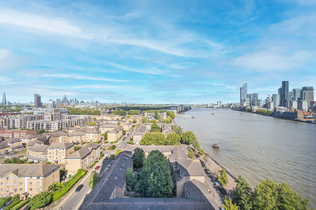 2 bed flat for sale, George Beard Road, London, SE8