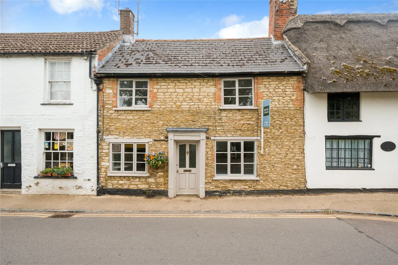 2 bed house for sale, High Street, Harrold, MK43