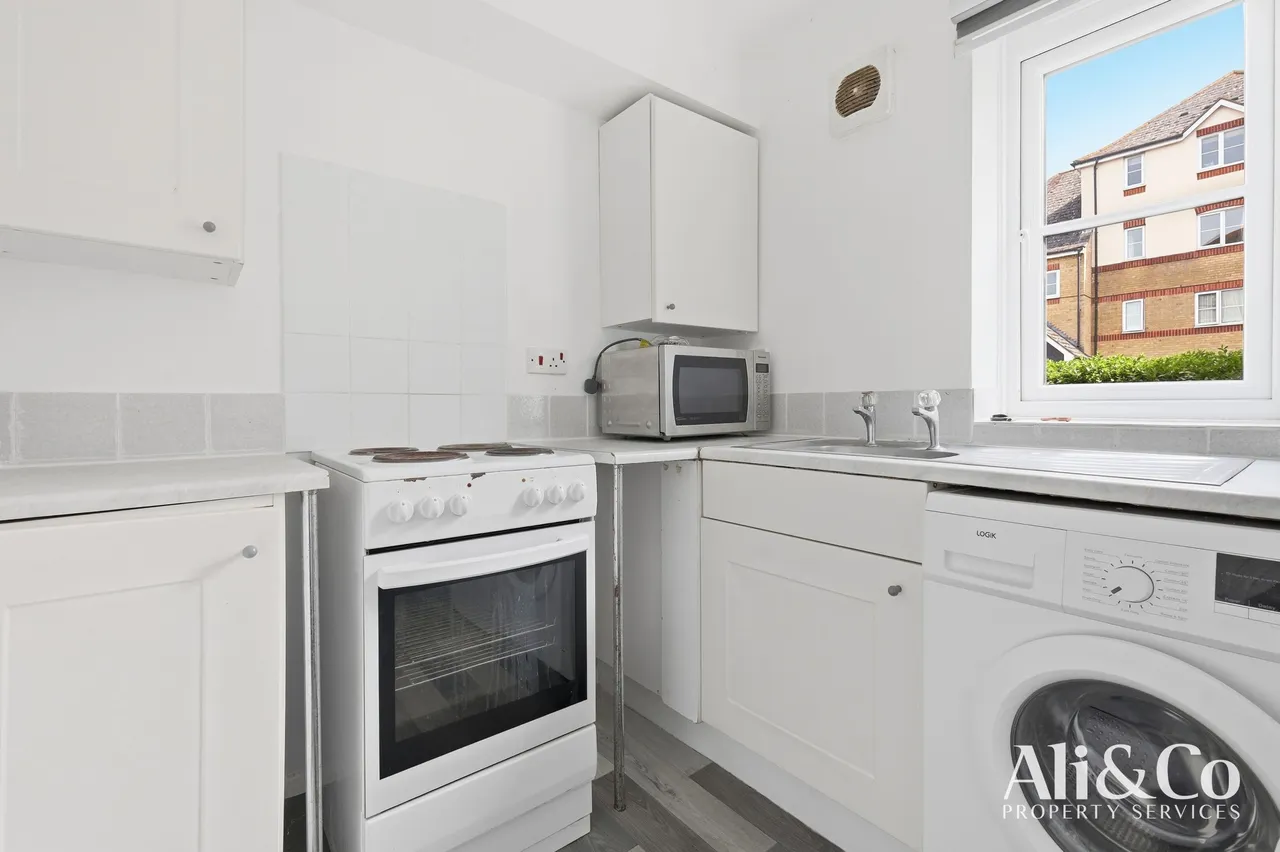 Lewes Close, Grays, Essex, RM17 6QG, photo 5