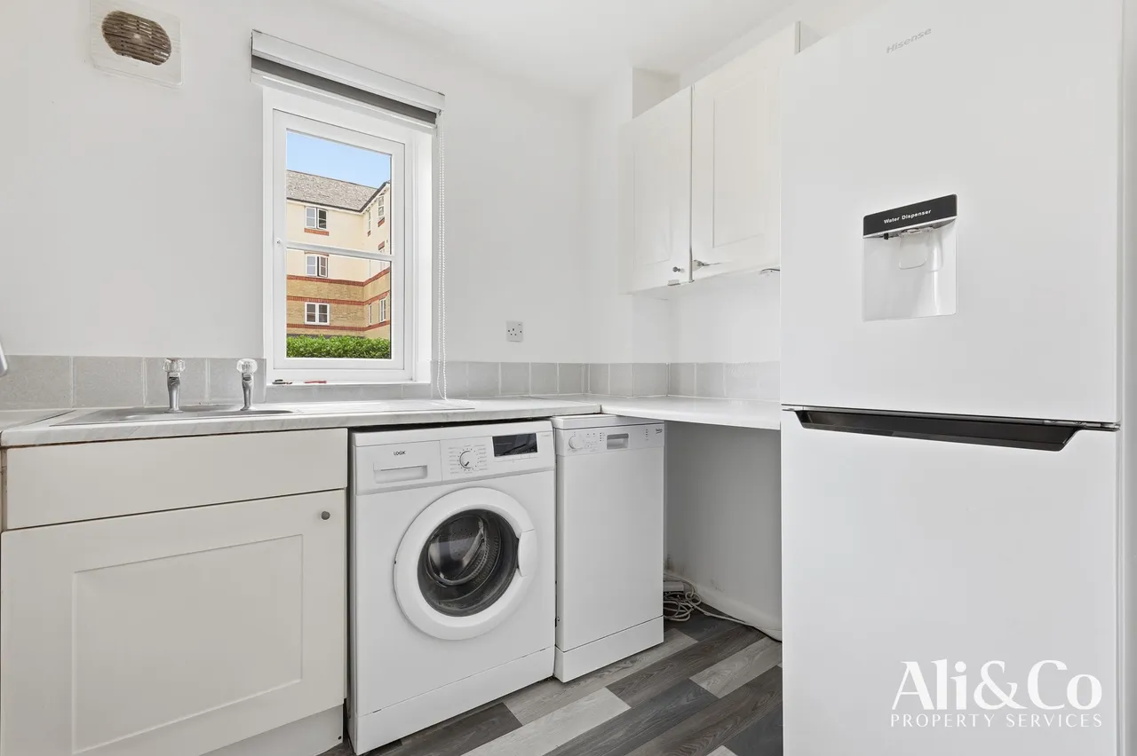 Lewes Close, Grays, Essex, RM17 6QG, photo 3
