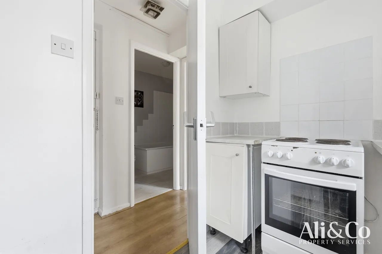 Lewes Close, Grays, Essex, RM17 6QG, photo 4