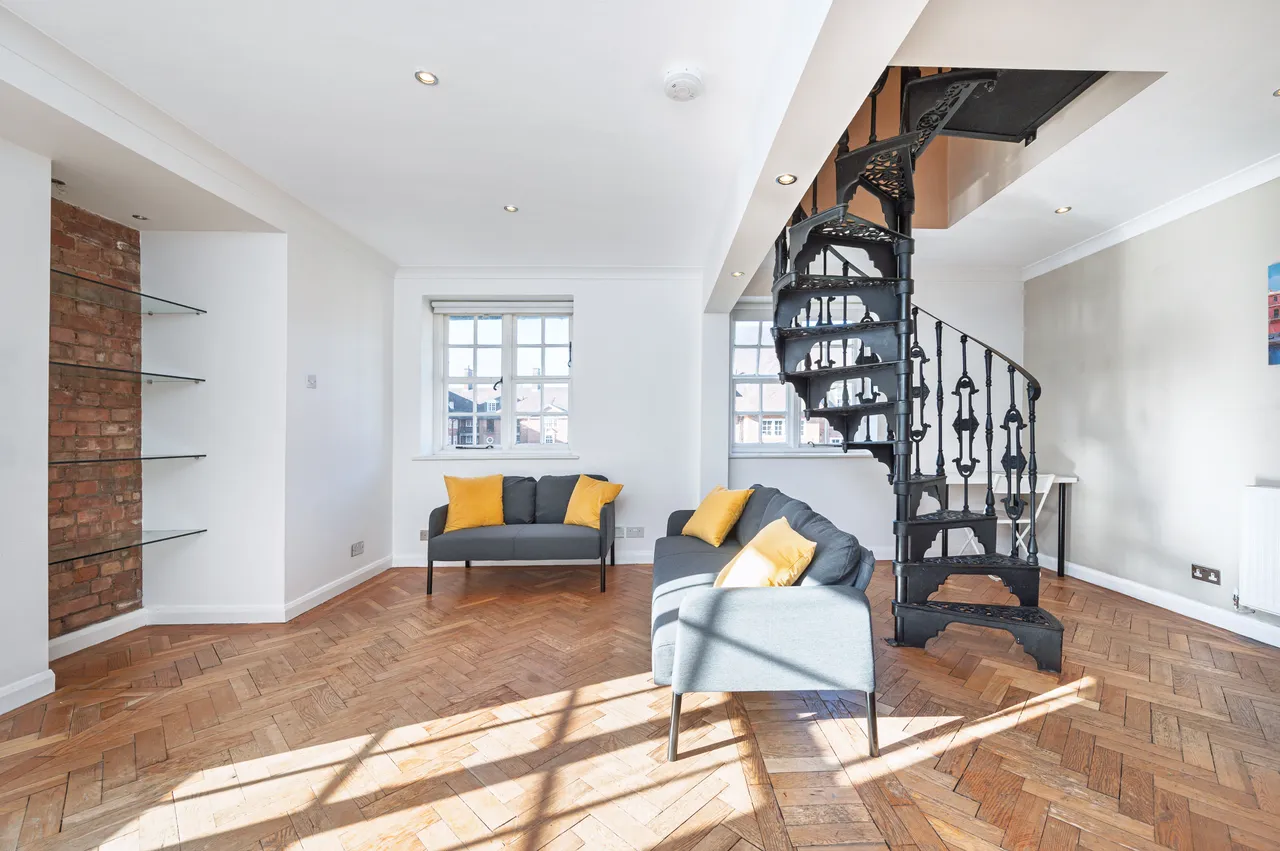 Flat 89 Heathcroft, Hampstead Way, London, photo 3