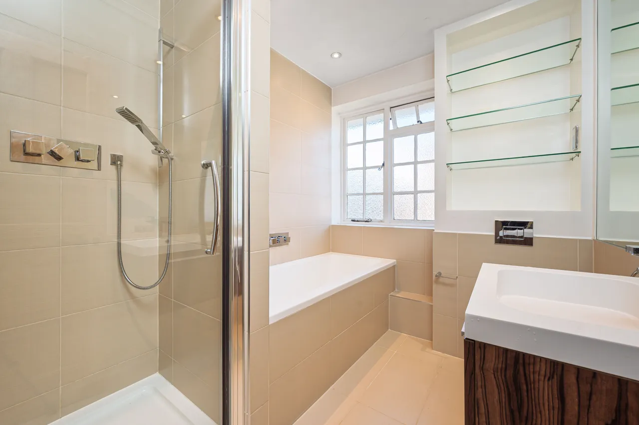 Flat 89 Heathcroft, Hampstead Way, London, photo 9