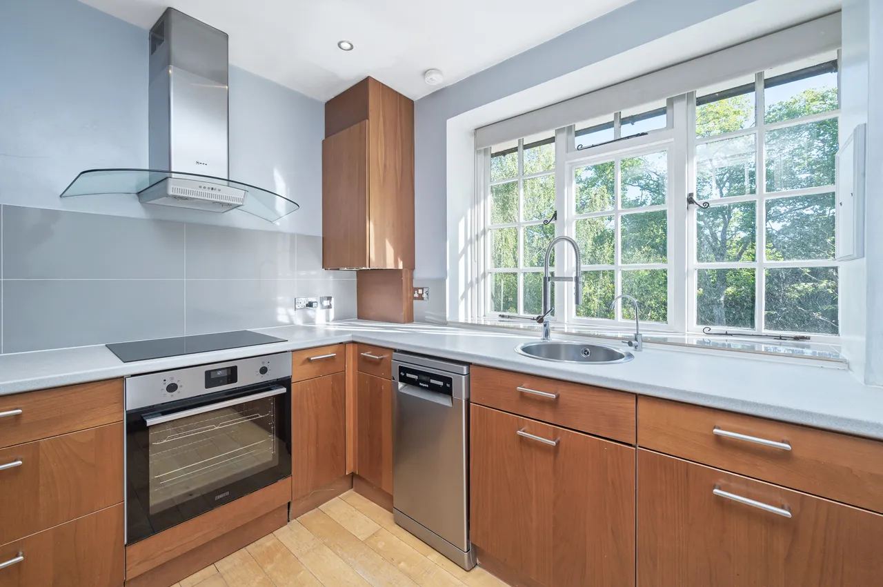 Flat 89 Heathcroft, Hampstead Way, London, photo 4