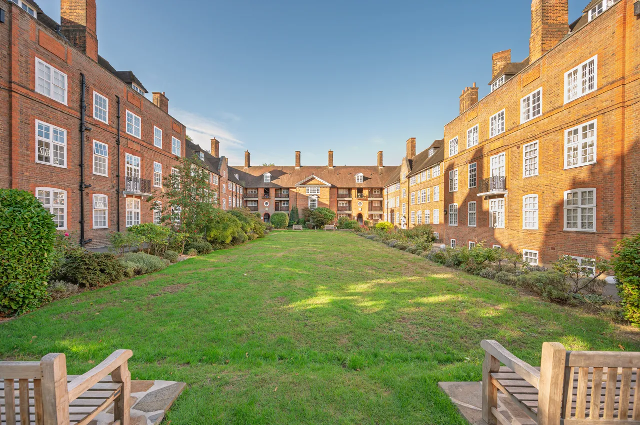 Flat 89 Heathcroft, Hampstead Way, London, photo 10