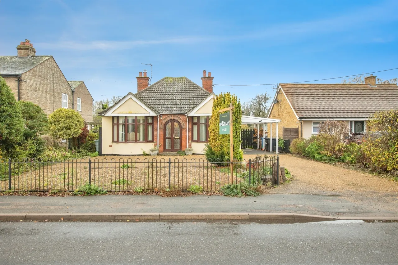 3 bed house for sale, Bures Road, Great Cornard, CO10