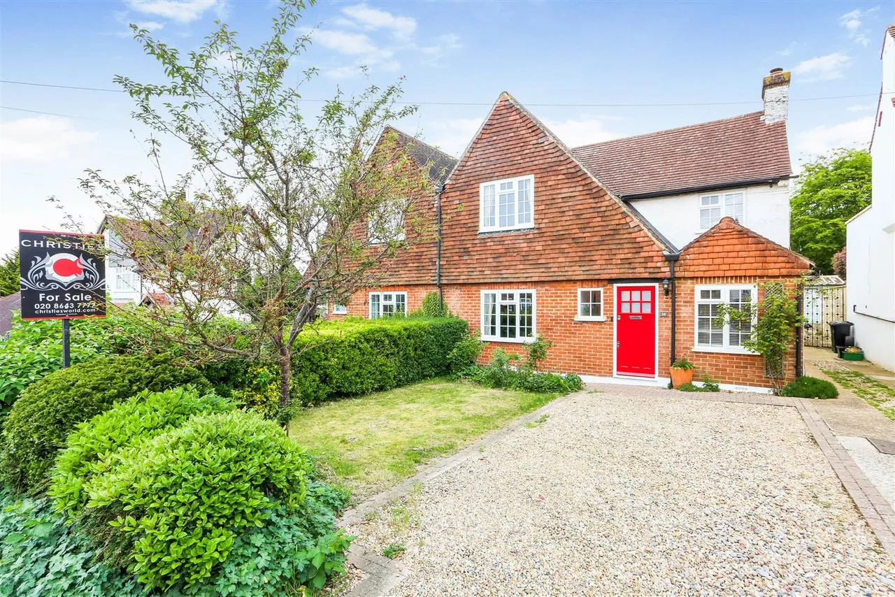 4 bed house for sale — Salisbury Road, Banstead, SM7 2DR