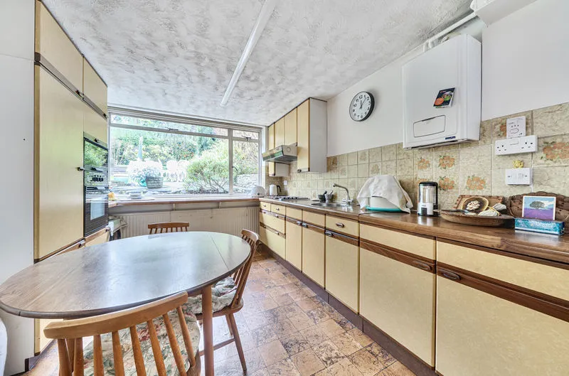 Russell Green Close, Purley CR8 2NR, photo 6