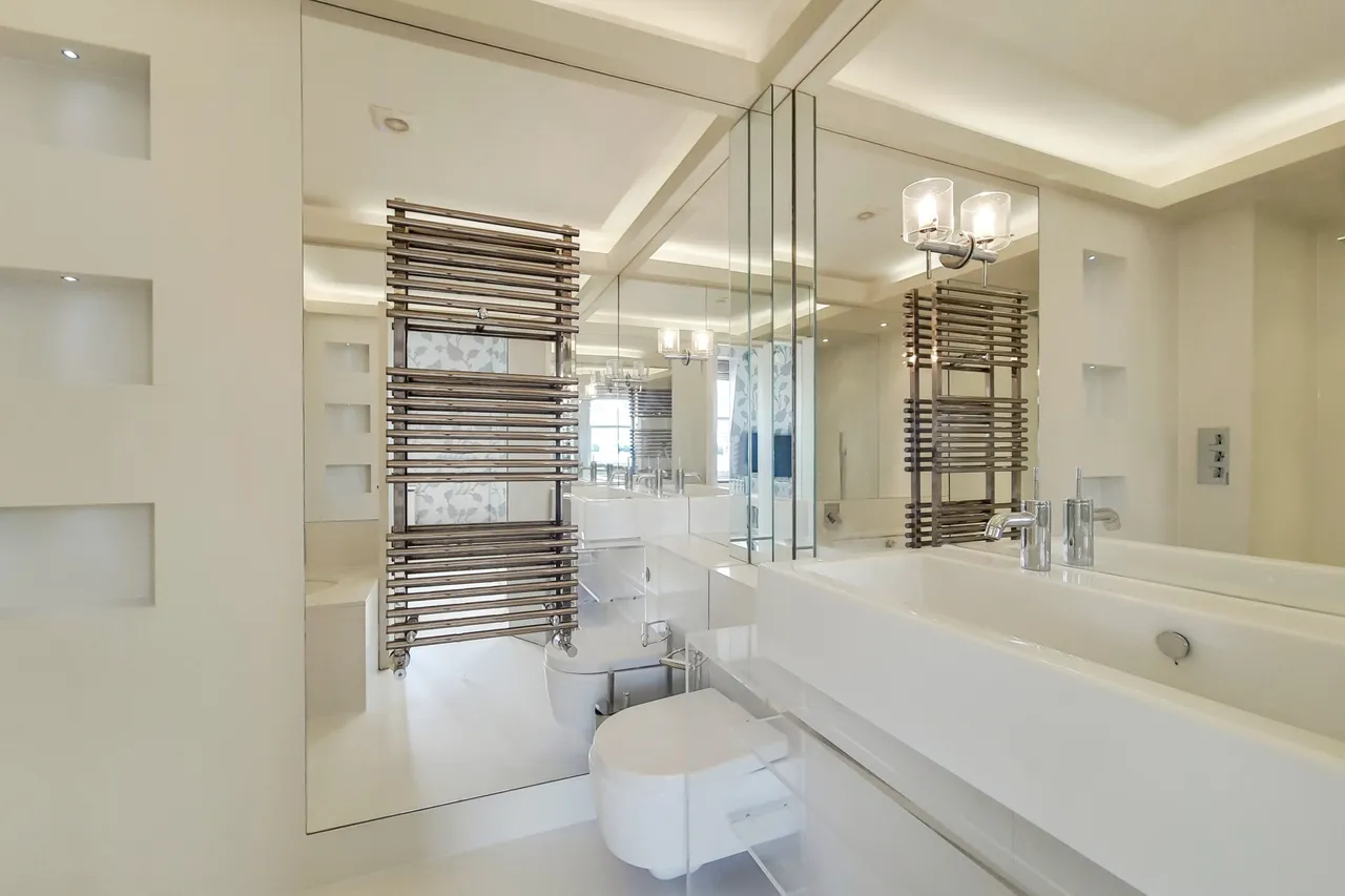 Flat 7, 59-61 Onslow Gardens, London, photo 12