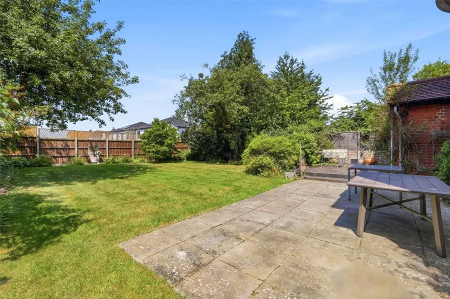 House Under Offer with 4 bedrooms in Stansted Road, Bishops Stortford, CM23, photo 3