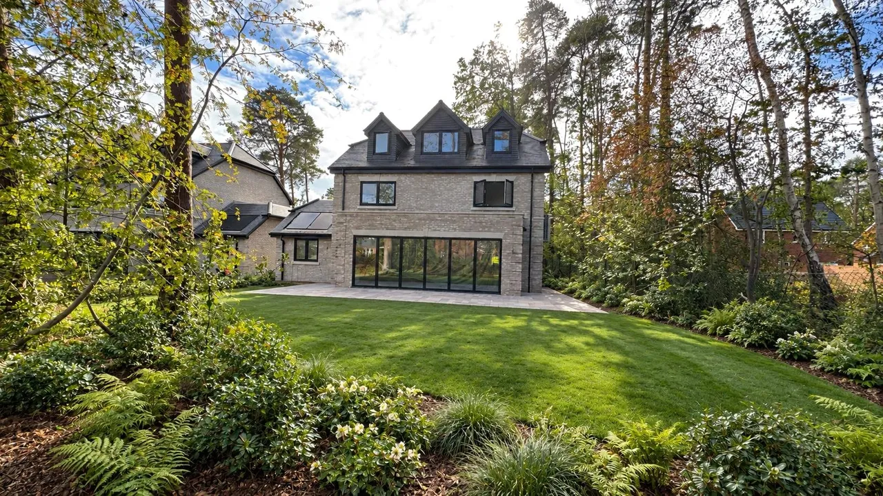 Woodlands Lane, Windlesham, GU20, photo 2