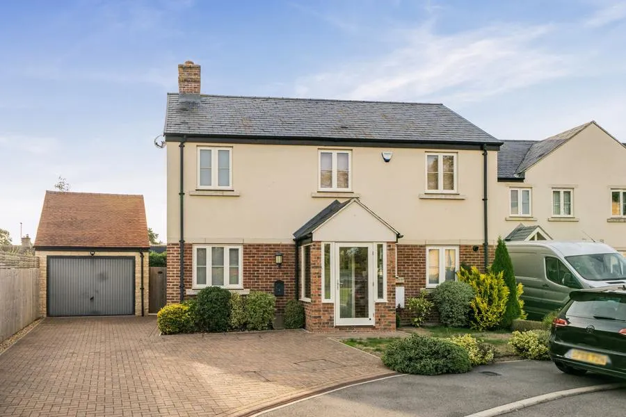 4 bed house for sale, Dovecote Place, Curbridge, OX29