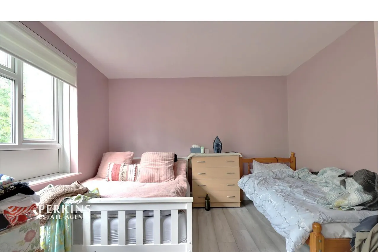 Whittle Close, Southall, UB1, photo 4