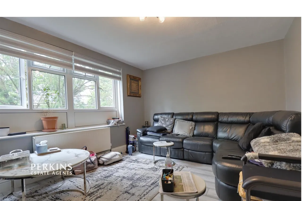 2 bed flat for sale, Whittle Close, Southall, UB1
