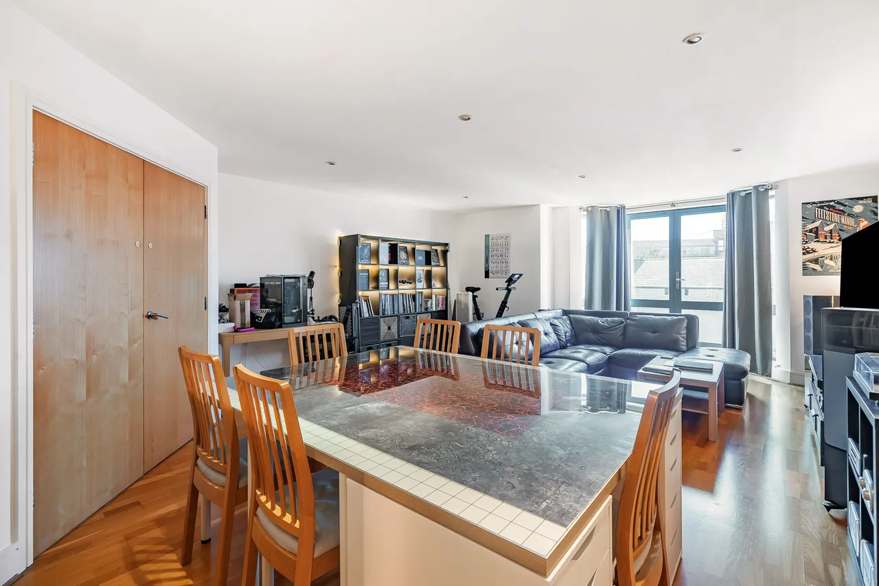 7 James House, 18 High Street, London, photo 4