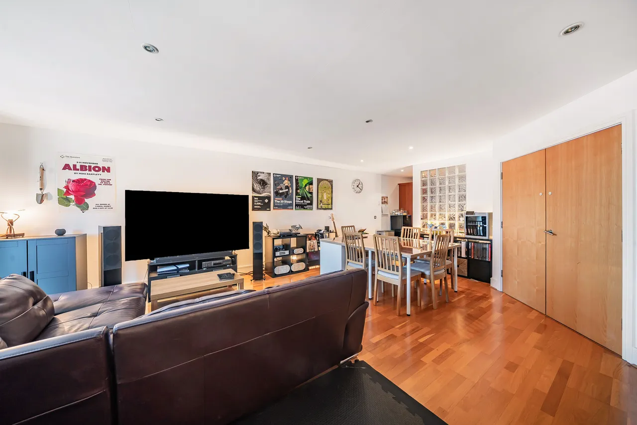 7 James House, 18 High Street, London, photo 3