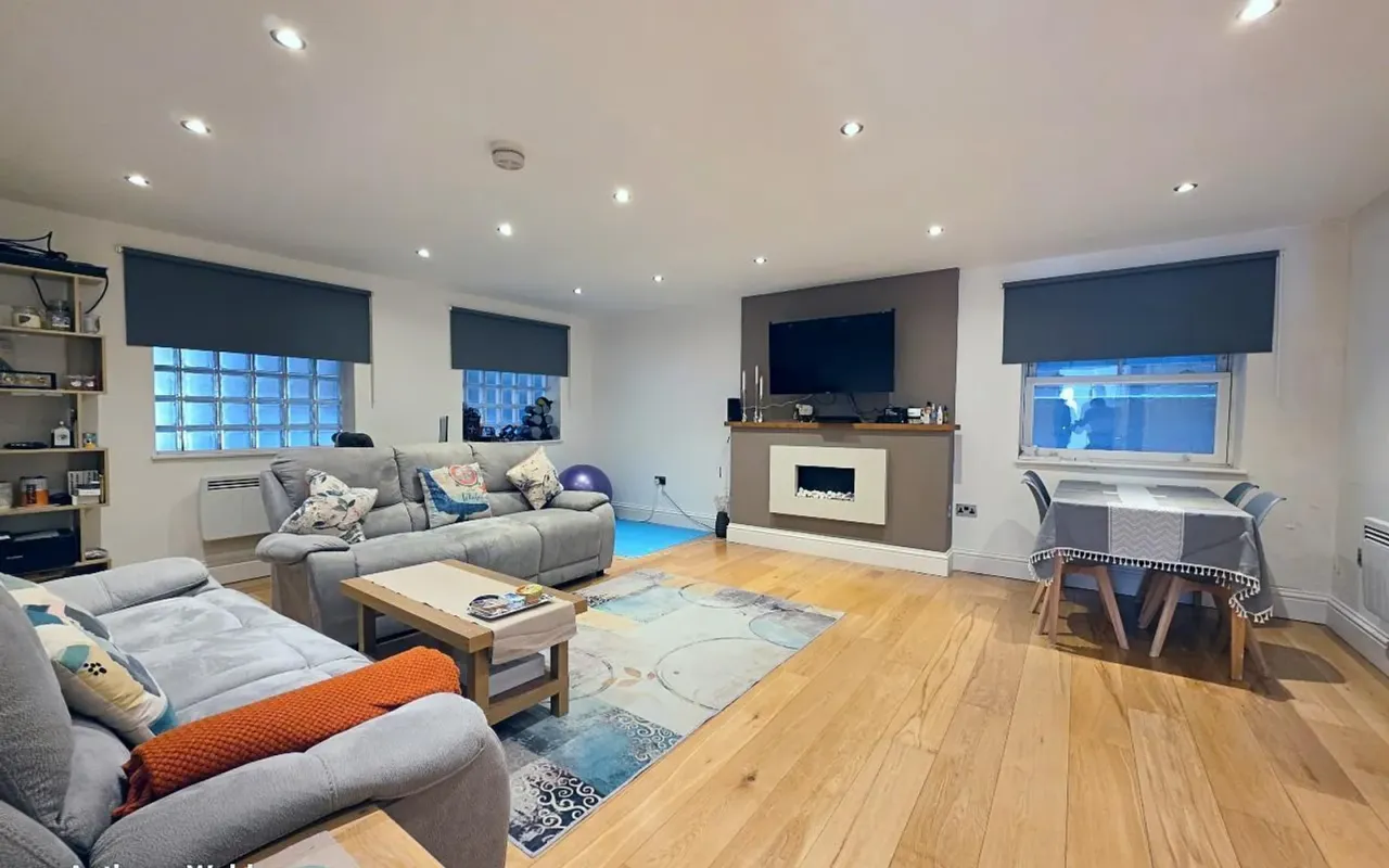 Hazelwood Lane, Palmers Green, N13, photo 2