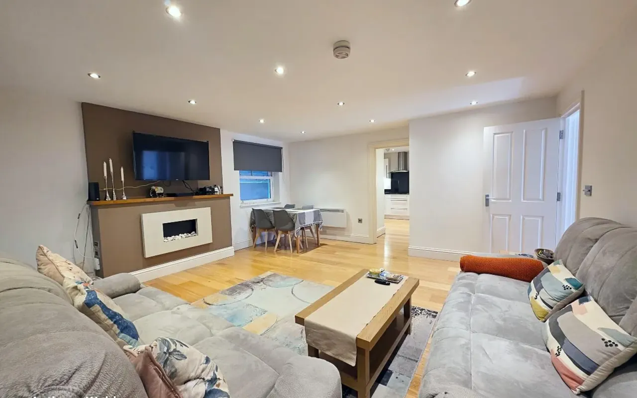 Hazelwood Lane, Palmers Green, N13, photo 5