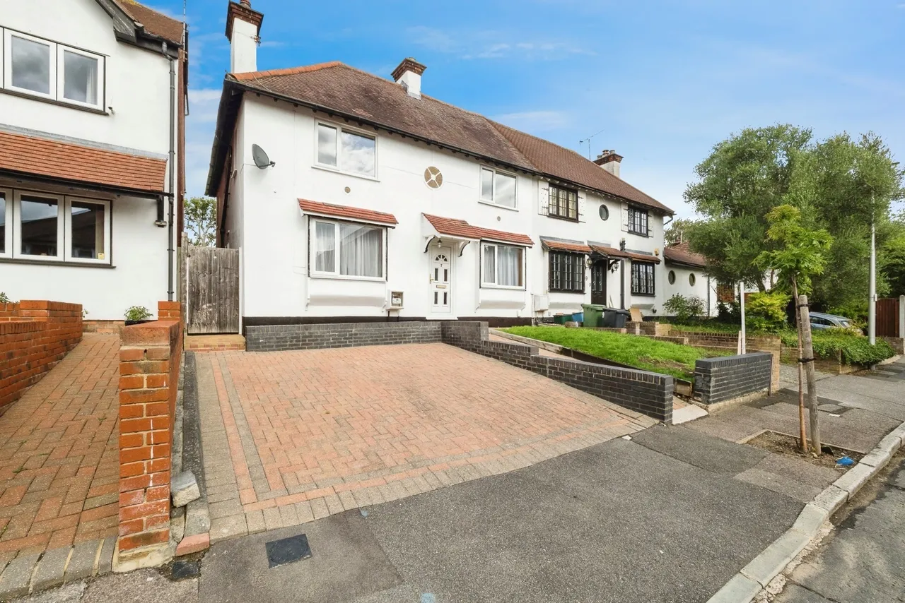 3 bed house for sale — Warley Road, Woodford Green, IG8