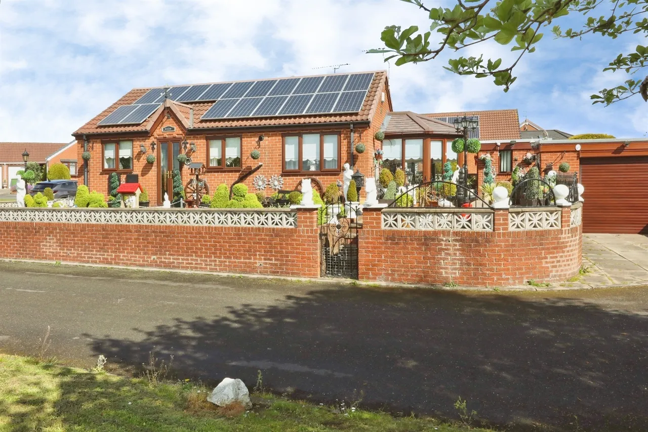 2 bed house for sale — Thornhill Road, Harworth, Doncaster