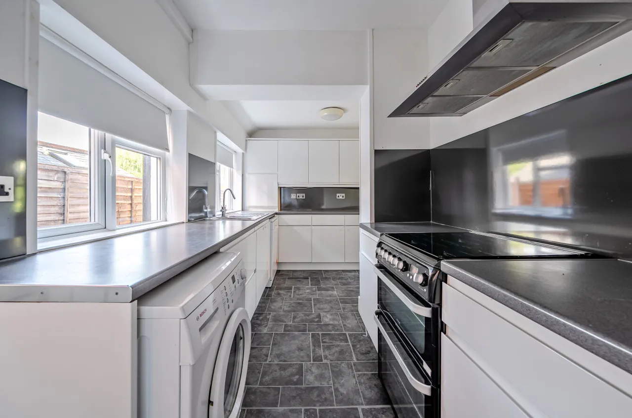 Upper Hale Road, Farnham, GU9, photo 5