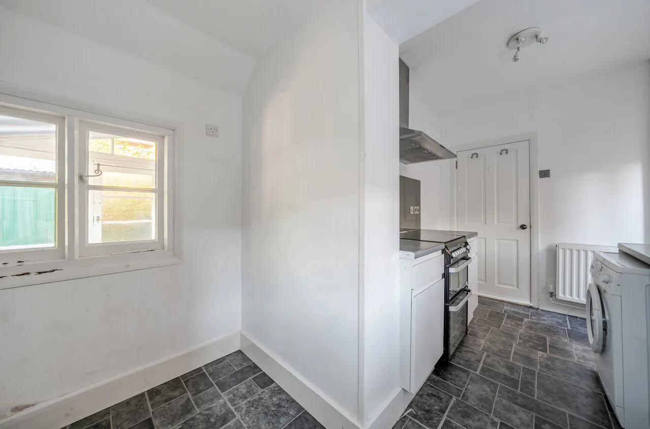 Upper Hale Road, Farnham, GU9, photo 12