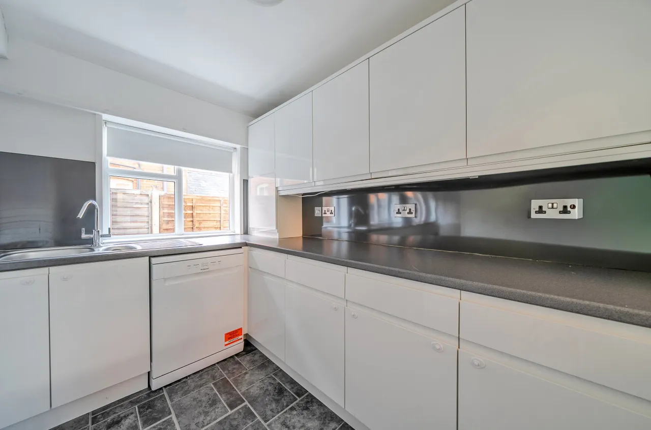 Upper Hale Road, Farnham, GU9, photo 11