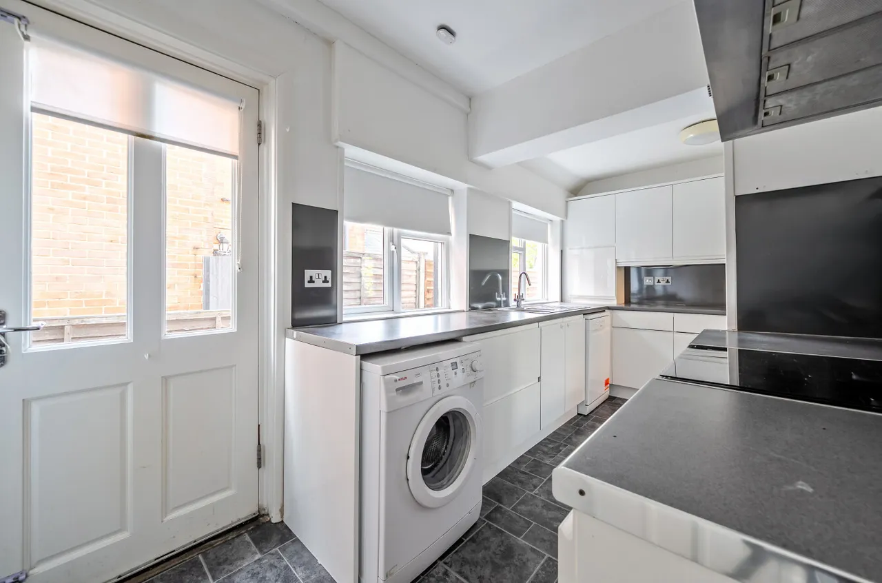 Upper Hale Road, Farnham, GU9, photo 6