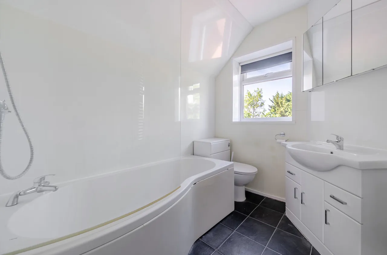 Upper Hale Road, Farnham, GU9, photo 8