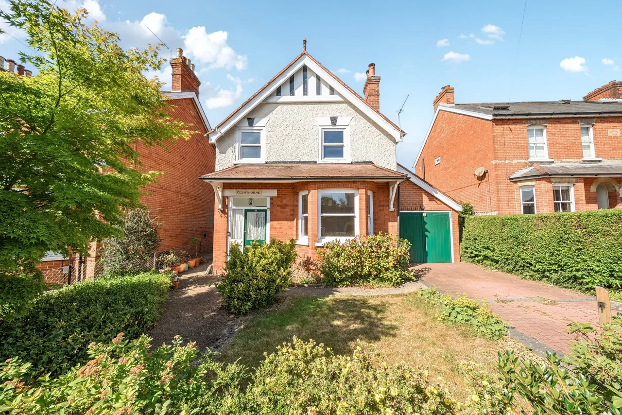 3 bed house for sale, Upper Hale Road, Farnham, GU9