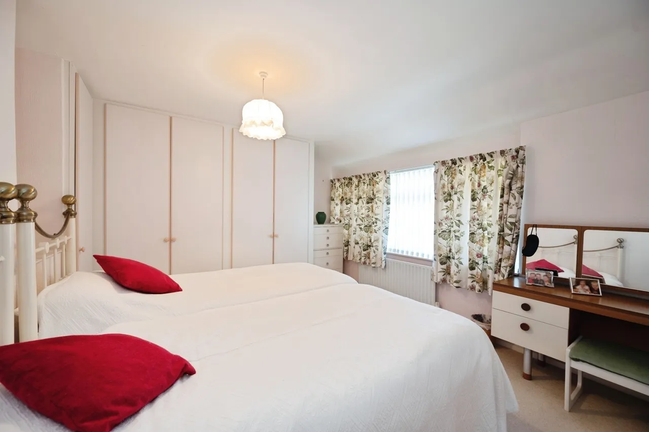 Richmond Close, Hayling Island, PO11, photo 8